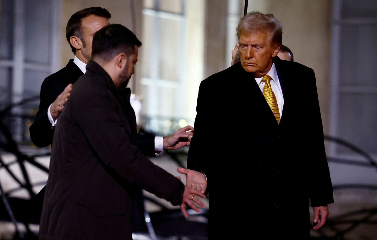   Владимир Зеленский и избранный президент США Дональд Трамп  REUTERS/Sarah Meyssonnier