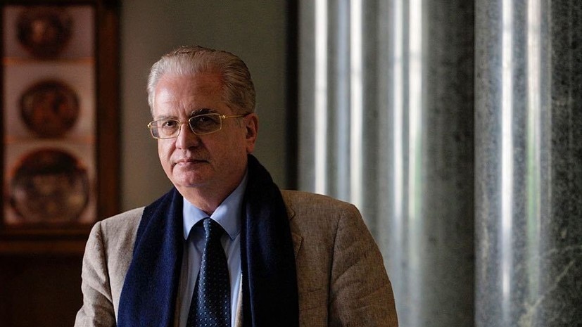     «Вы по праву пользуетесь большим, заслуженным авторитетом и уважением — как опытный и компетентный профессионал, блестящий знаток музейного дела, как широко образованный, творческий человек», — написал президент РФ Владимир Путин в одной из поздравительных телеграмм Михаилу Пиотровскому globallookpress.com The State Hermitage Museum