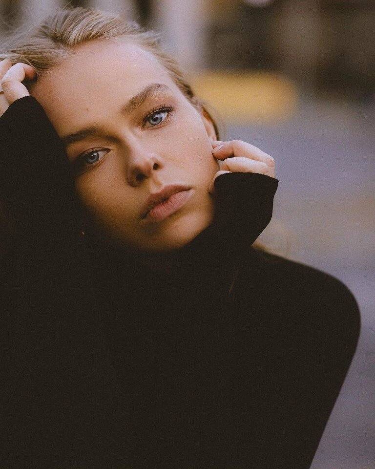 Человек бухает, потому что хочет бухать. Человек изменяет, потому что ему это нравится. Человек унижает тебя, потому что ловит от этого кайф. От твоего желания, просьб, уговоров и даже требований он не поменяется, потому что сам этого не хочет.

Сколько можно пытаться переделать не переделываемое и изменить не меняющееся? Зачем биться башкой в бетонную стену, если рядом дверь, в которую надо просто выйти и больше никогда не возвращаться?