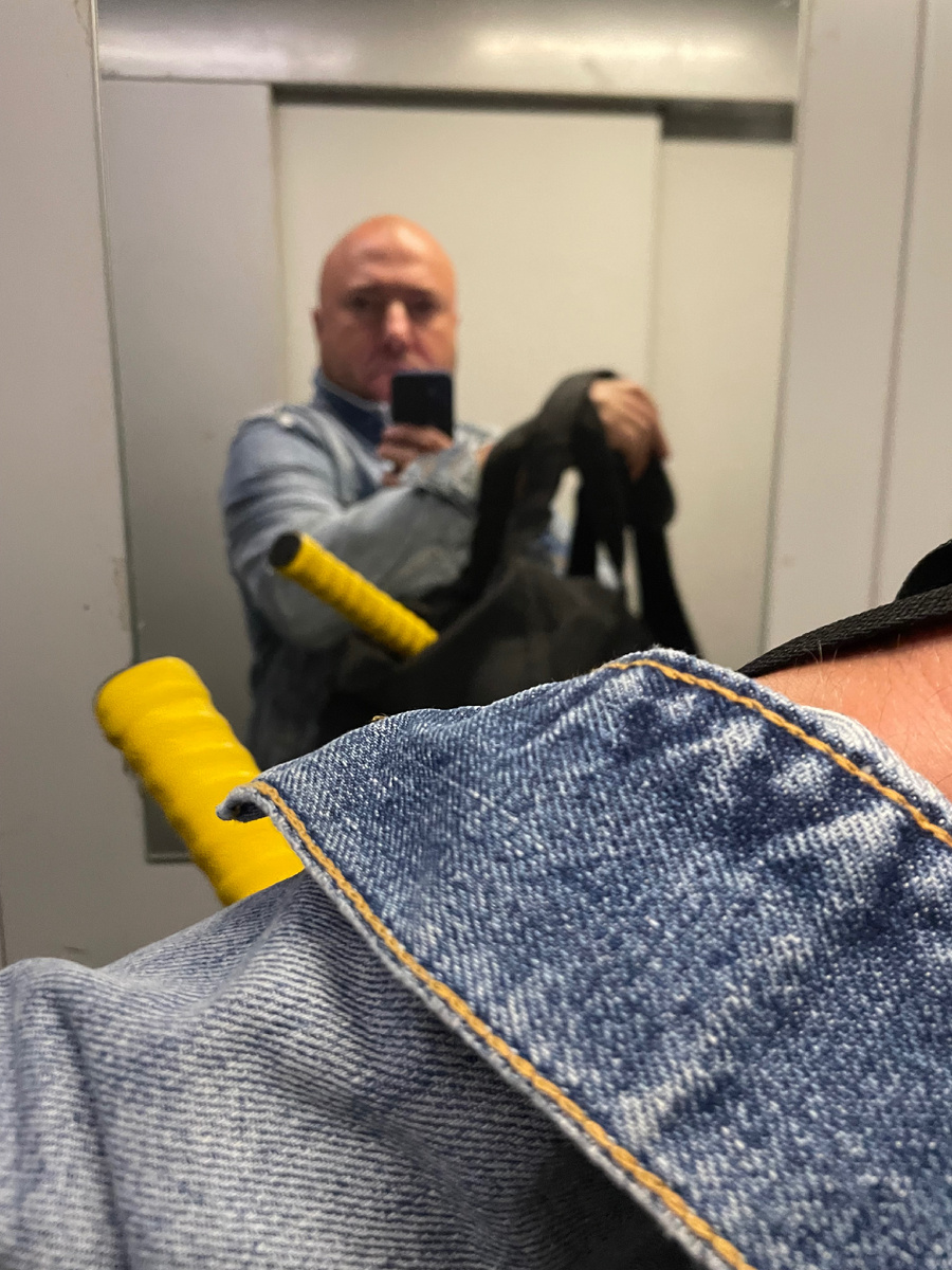 Лучшее время для тренировки раннее утро. Не часто пользуюсь лифтом, всё больше пешком и вверх и вниз. 