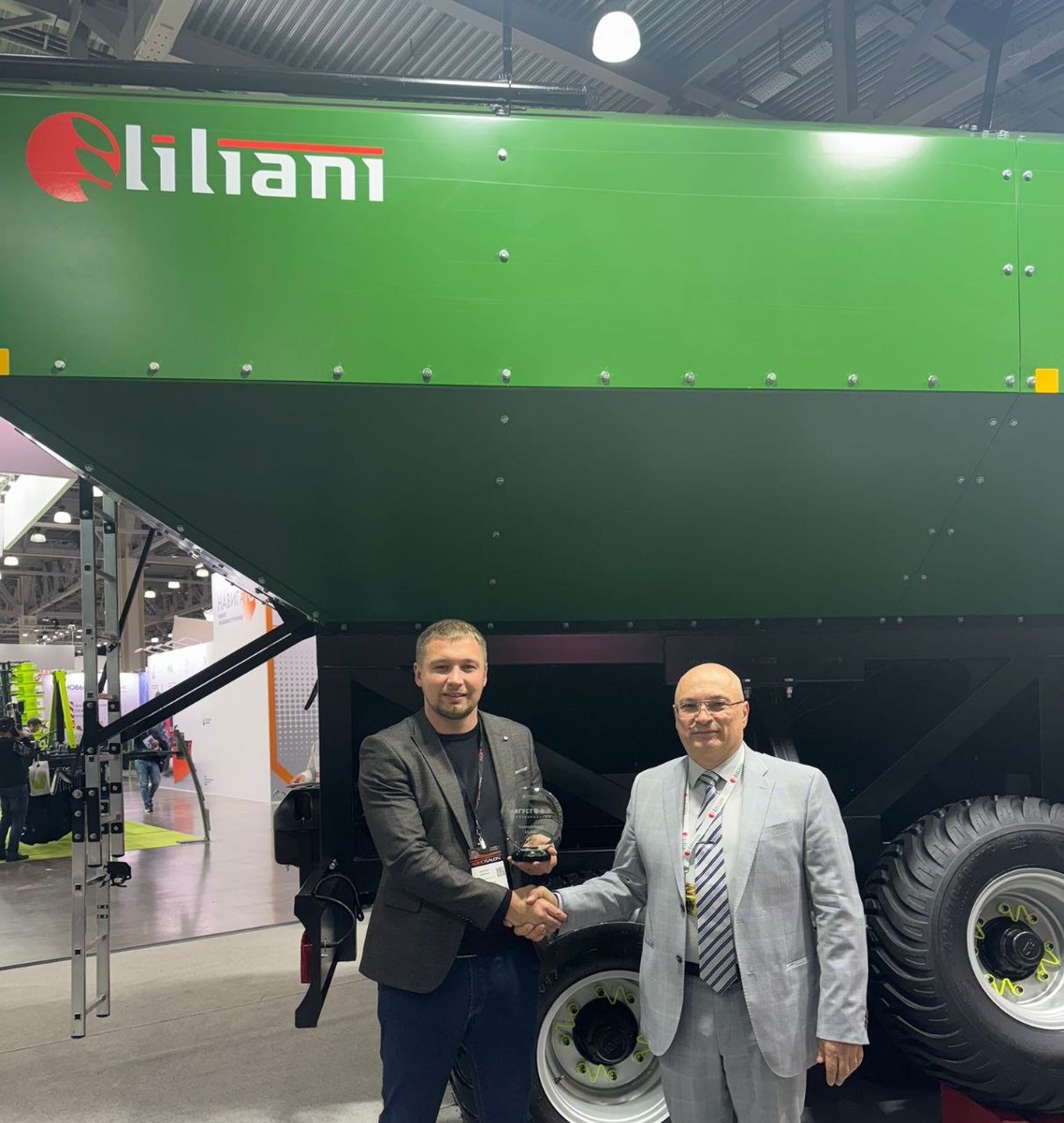Дилерский Центр «Август-Агротехнологии» вошел в Топ-3 по продажам техники Liliani 
