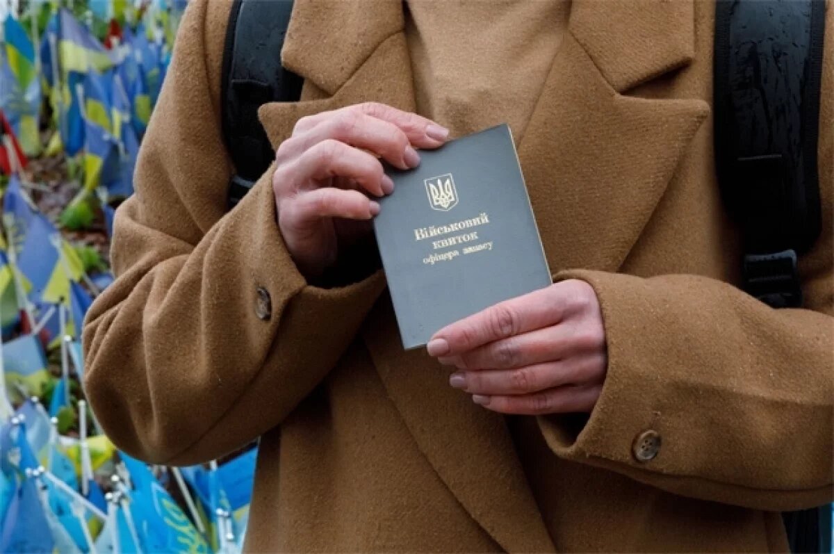    Грудью на амбразуру.