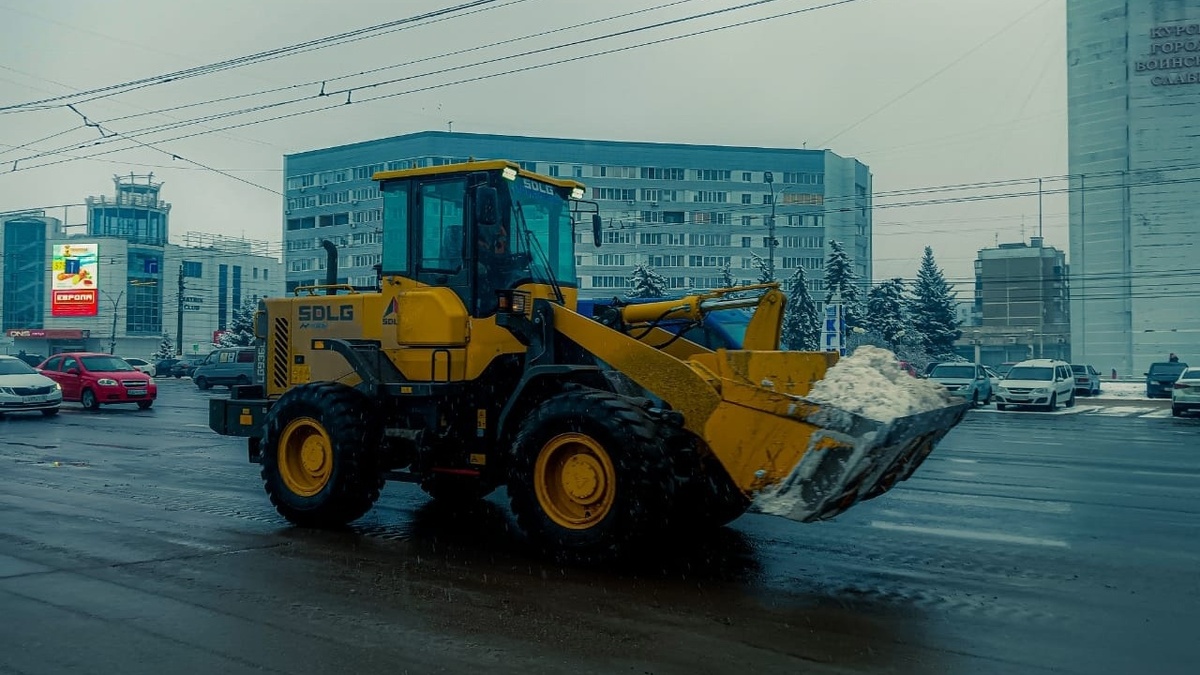   В Курске на уборку улиц вышли 75 дорожников и 66 единиц специализированной техники
