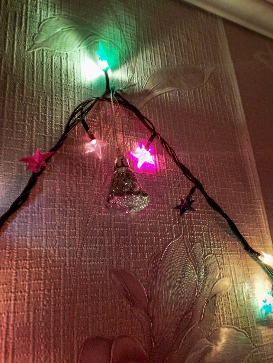 Бабушкины гирлянды с ёлочками.