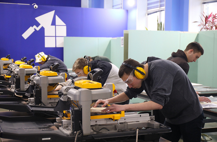 В Приморье быть рабочим теперь престижно / фото: пресс-служба правительства Приморского края