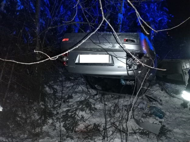    В Омутнинском районе перевернулась LADA Priora