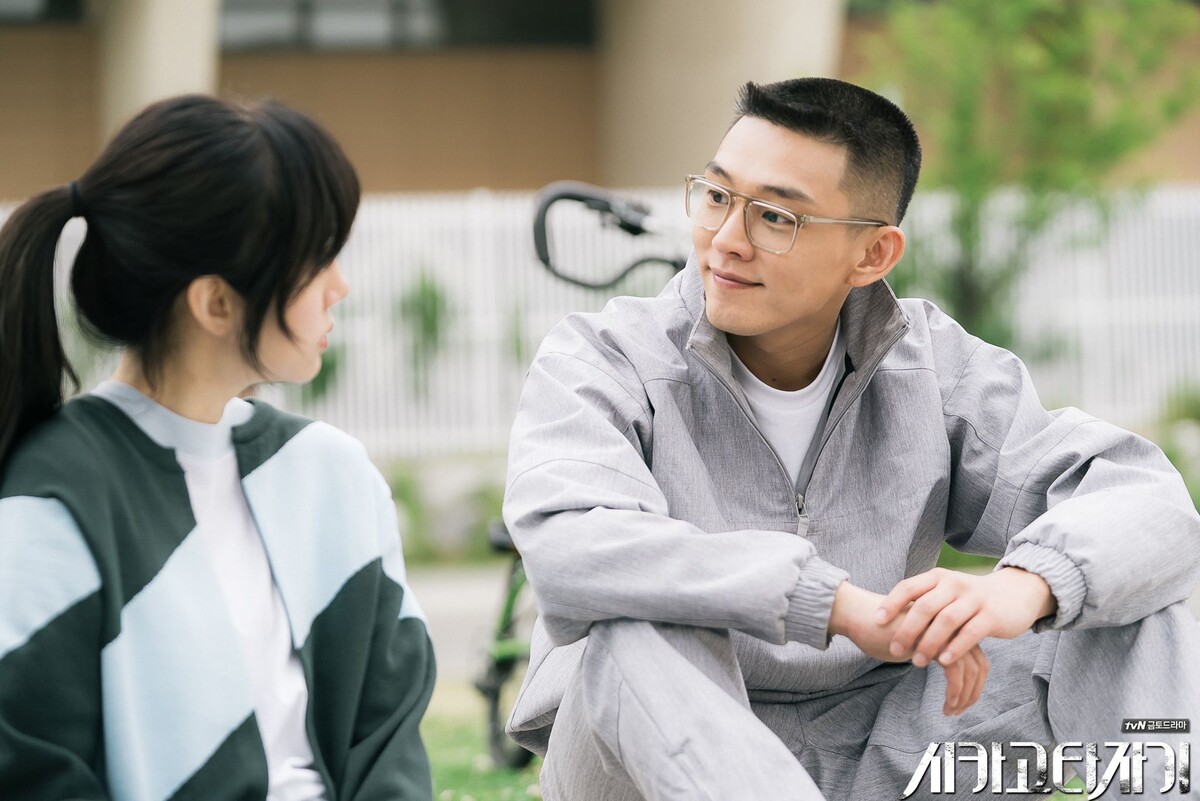 С короткой стрижкой, в очках и в сереньком костюмчике - прадва я похож на советского корейца?