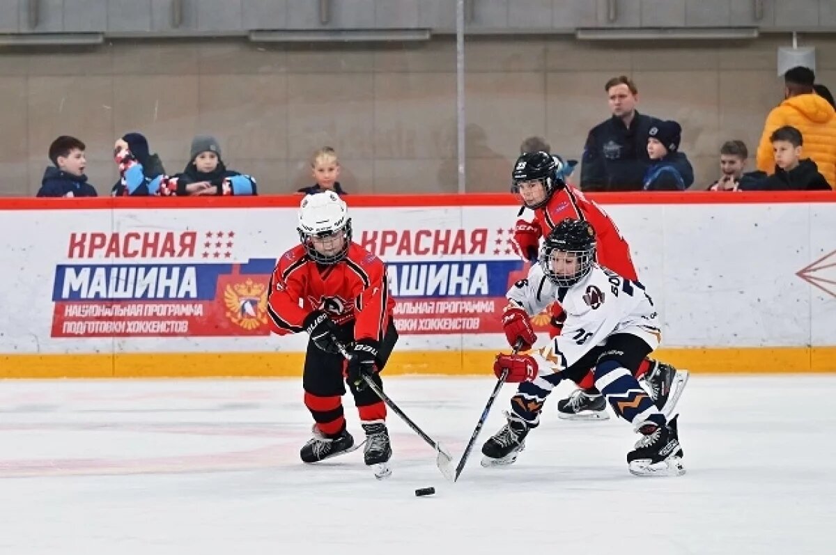    В Верхней Пышме проходят игры детского хоккейного турнира «Кубок Урала»