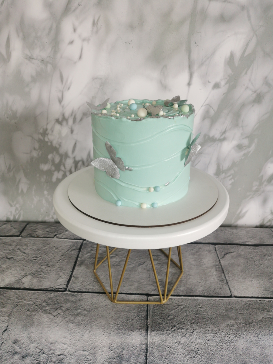 Вот этот торт. Внутри был красный бархат с вишней. Вес 1,5кг.