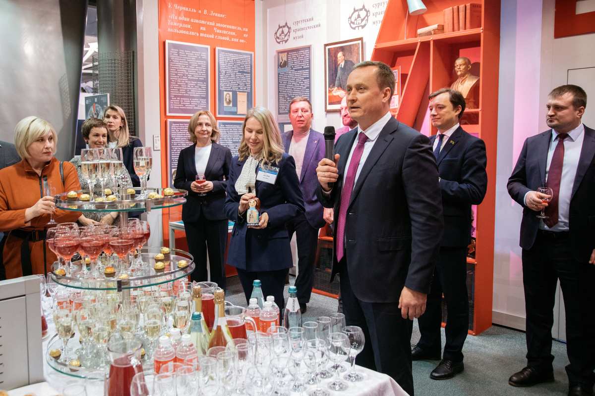    Депутаты Сургута всех созывов отпраздновали 30-летие думы