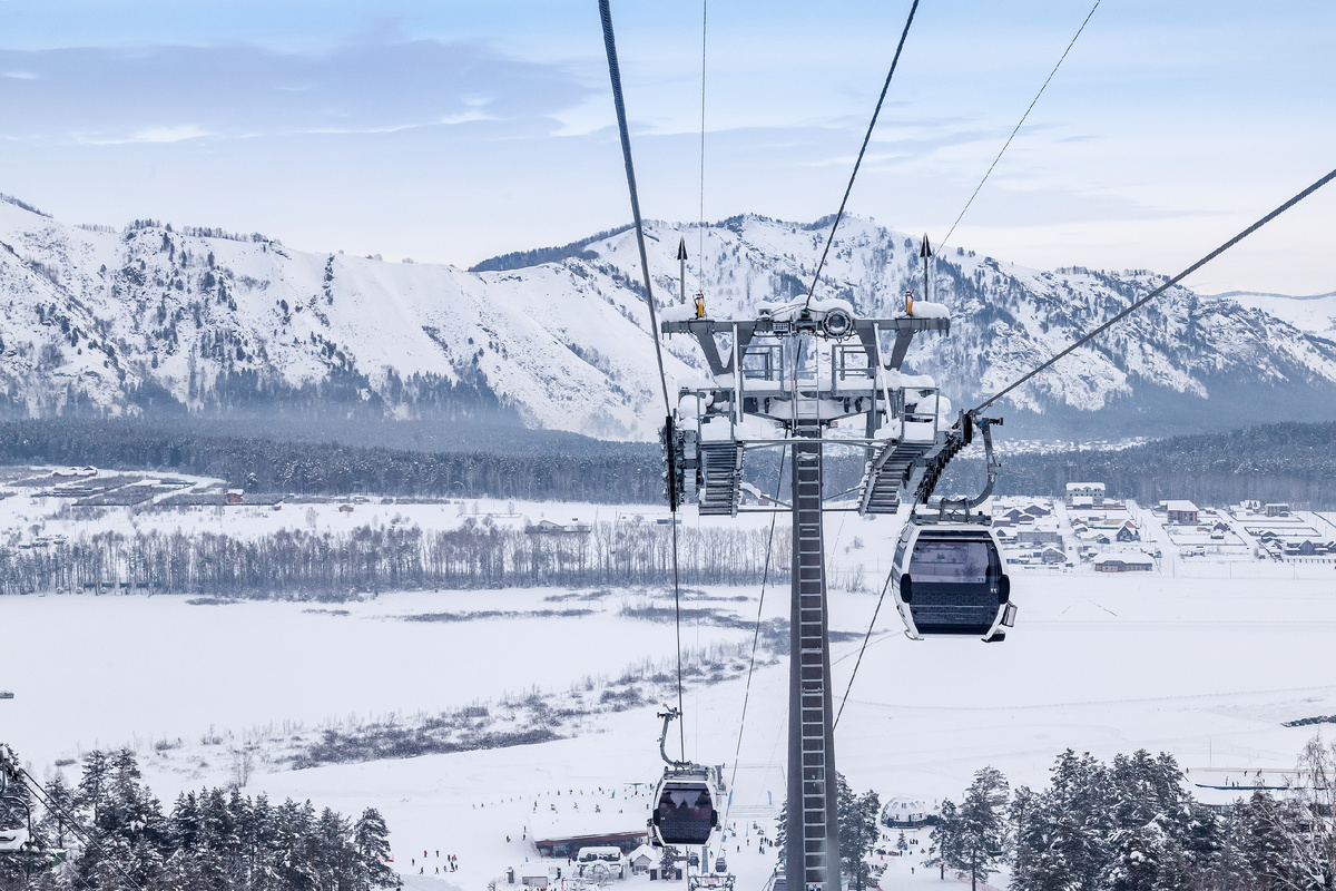 Канатная дорога на склоне горы Малая Синюха