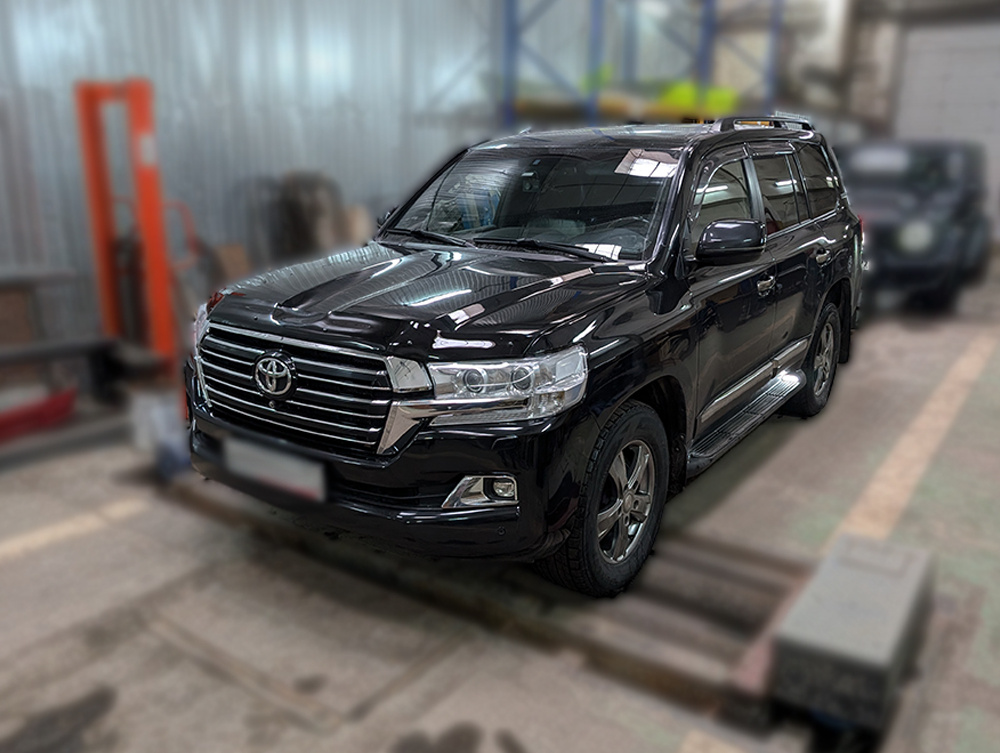 фото рестайлинга Toyota Land Cruiser 200