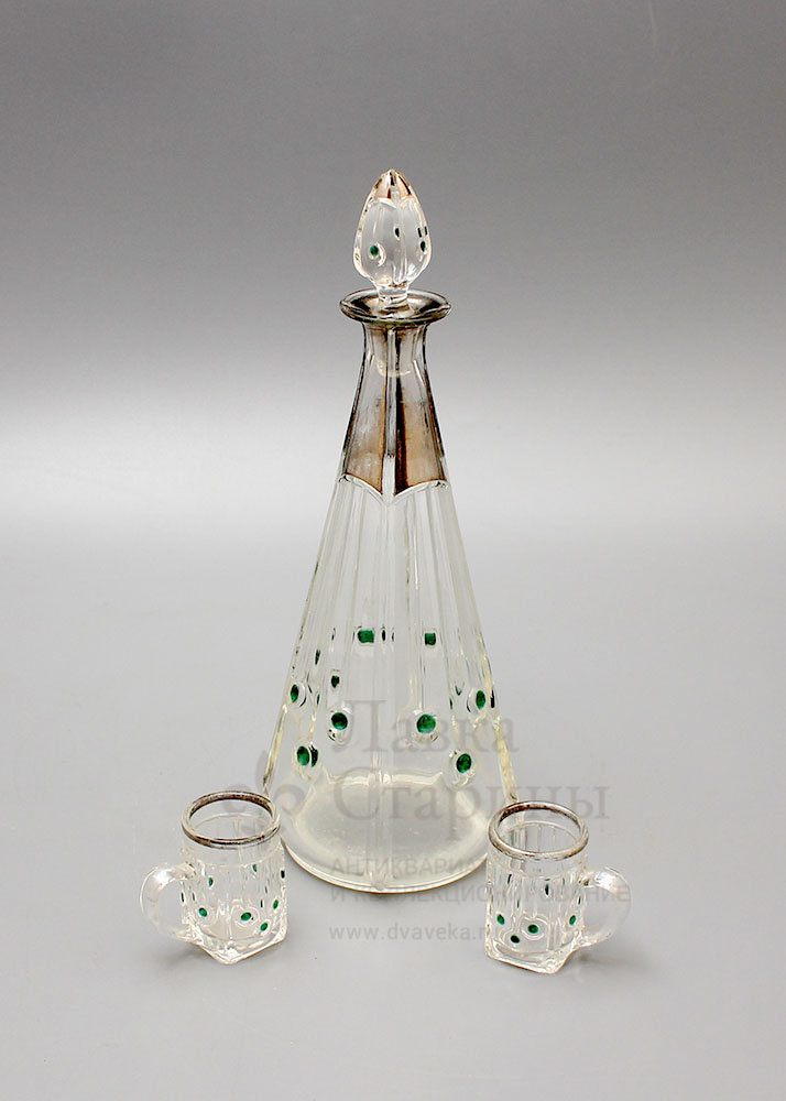 Графин с рюмками, стекло, Россия, 1909 г. Фото с нашего сайта dvaveka.ru