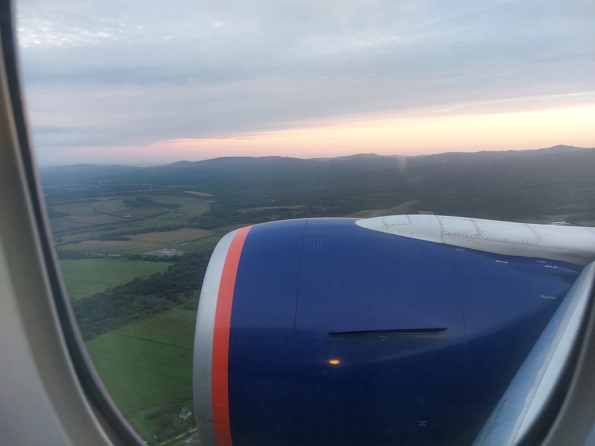 Вид из окошка на подлёте к аэропроту 