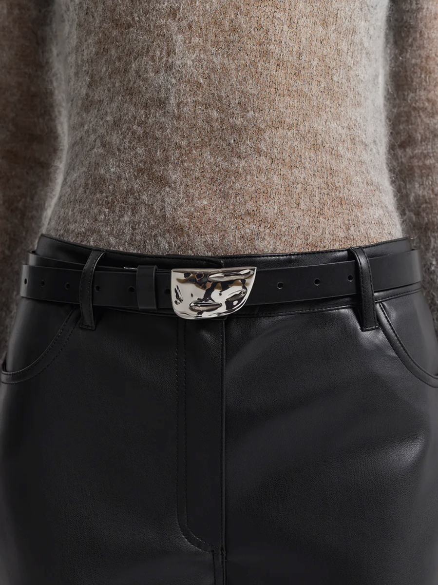 Ремень с абстрактной пряжкой