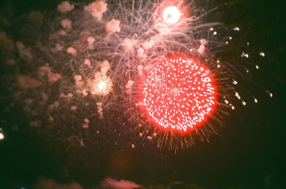    Фейерверк, салют, пиротехника. Источник: unsplash.com