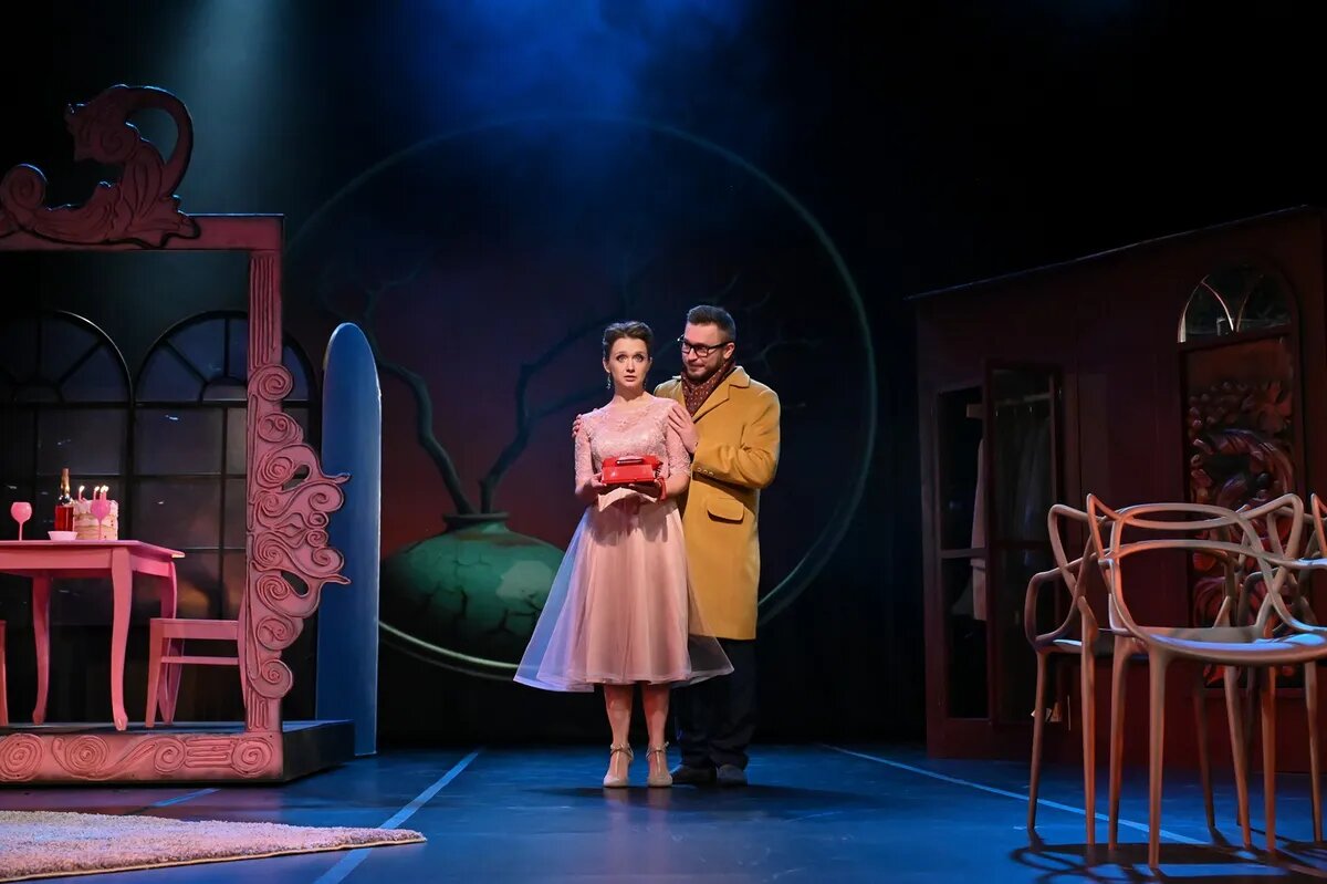 Актеры Виктория Бухарина и Антон Ребро |Фото: Марат Муллыев, ИА «Первое областное»