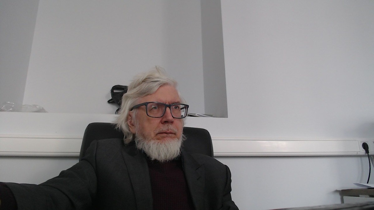 Вы бегаете по кругу, а я иду по прямой