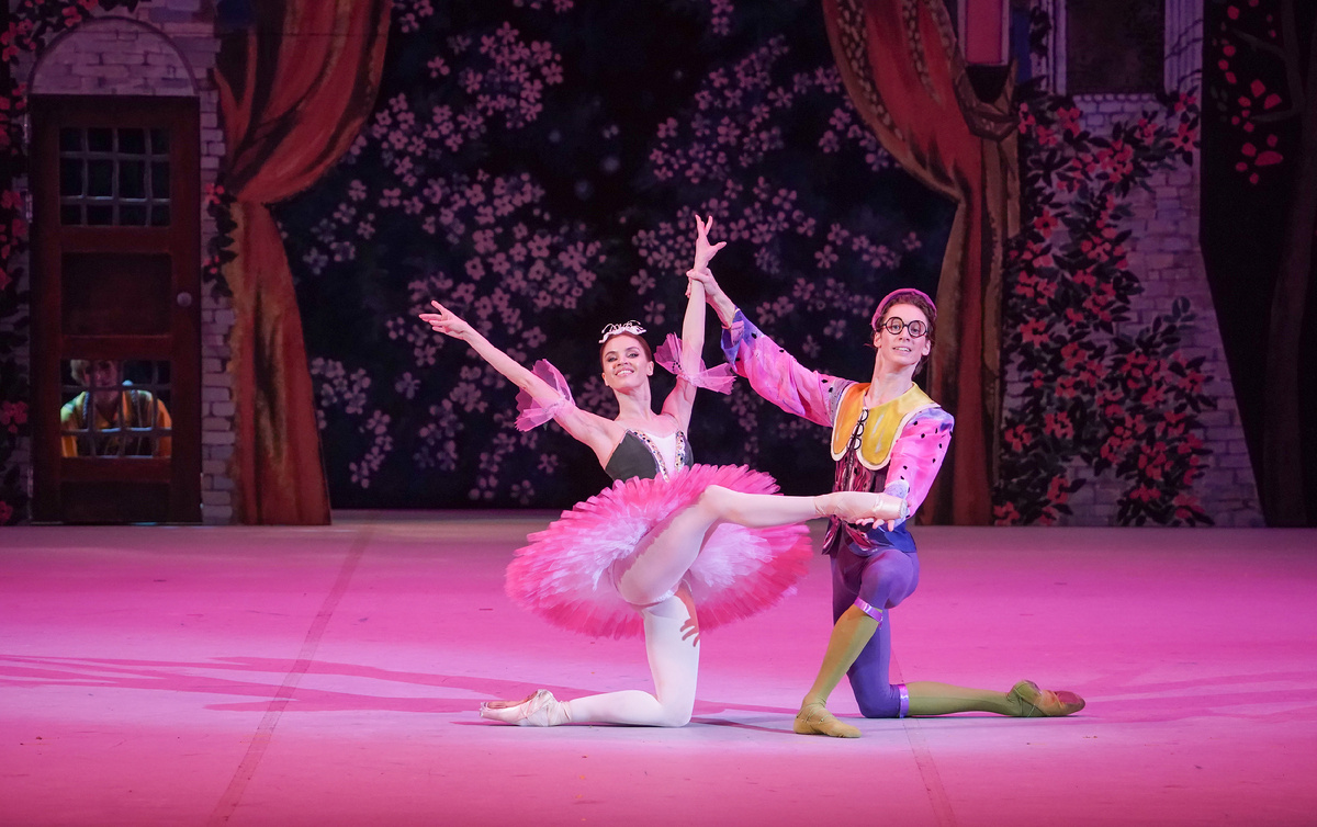 Магнолия — Мария Виноградова. Граф Вишенка — Клим Ефимов. Фото Павла Рычкова