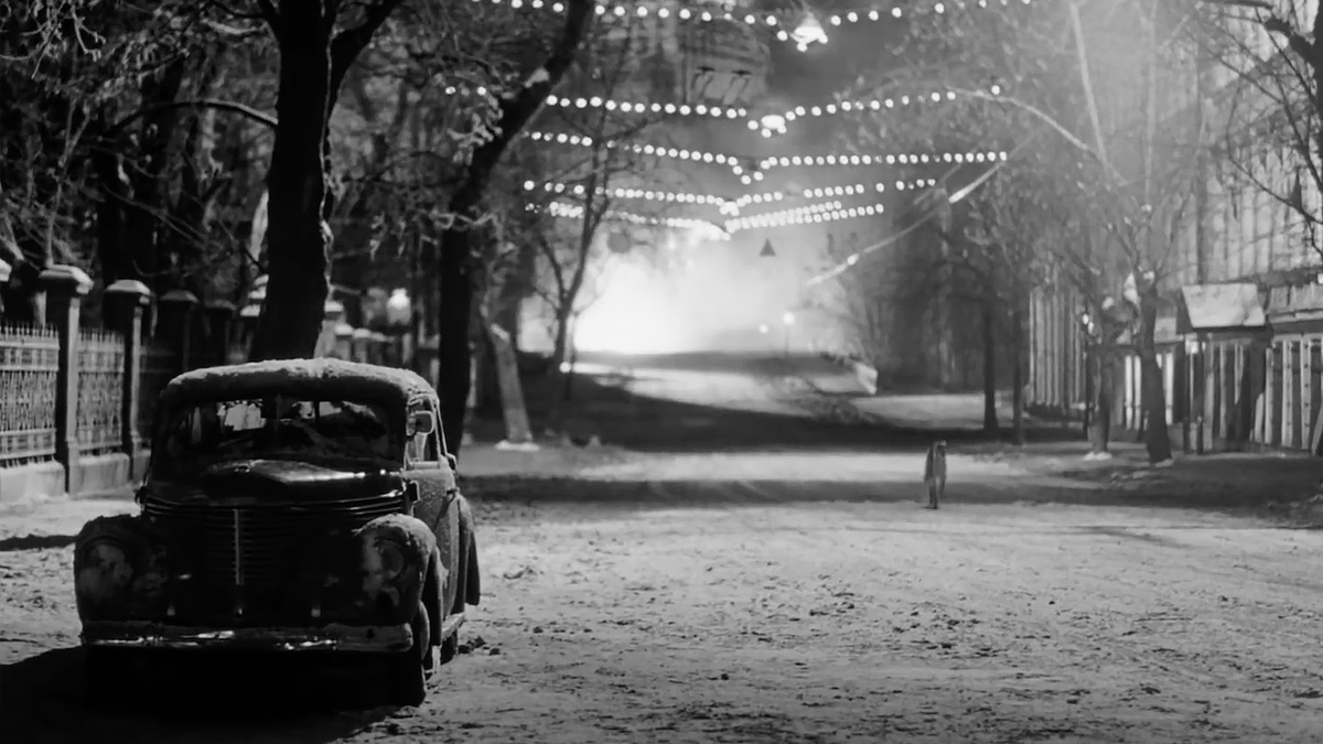 Кадр из фильма «Хрусталёв, машину!»