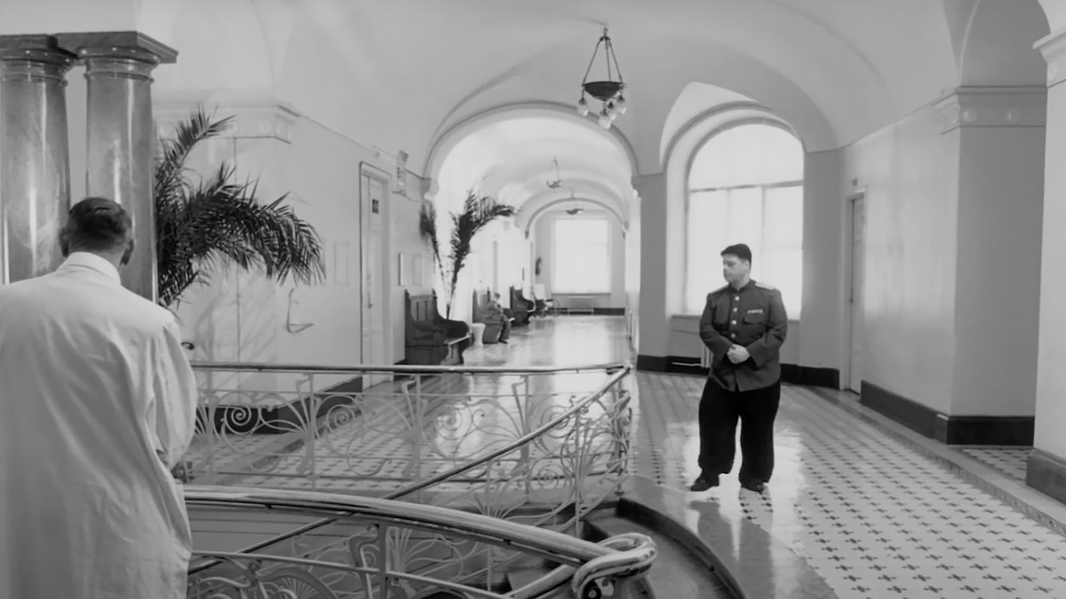 Кадр из фильма «Хрусталёв, машину!»