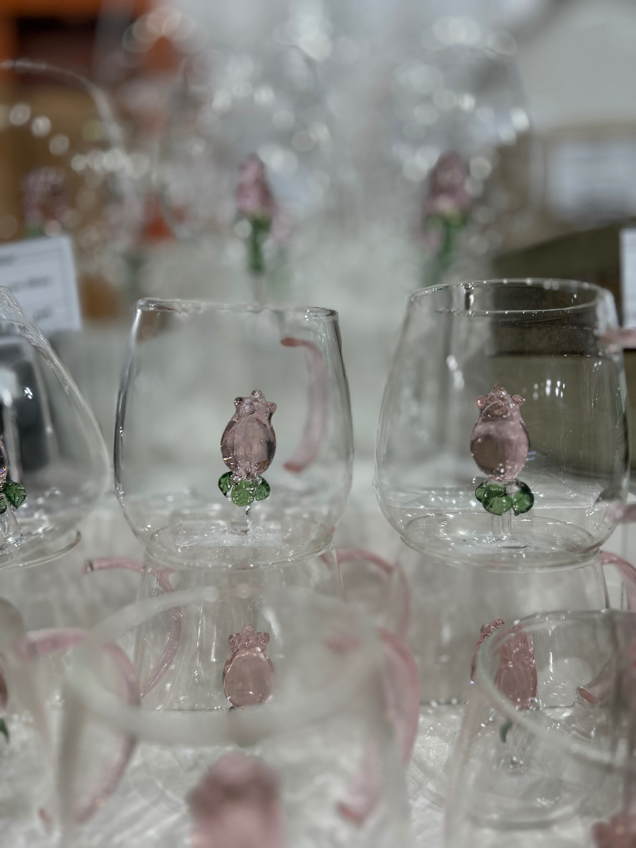 Или с розой, нежно и изящно