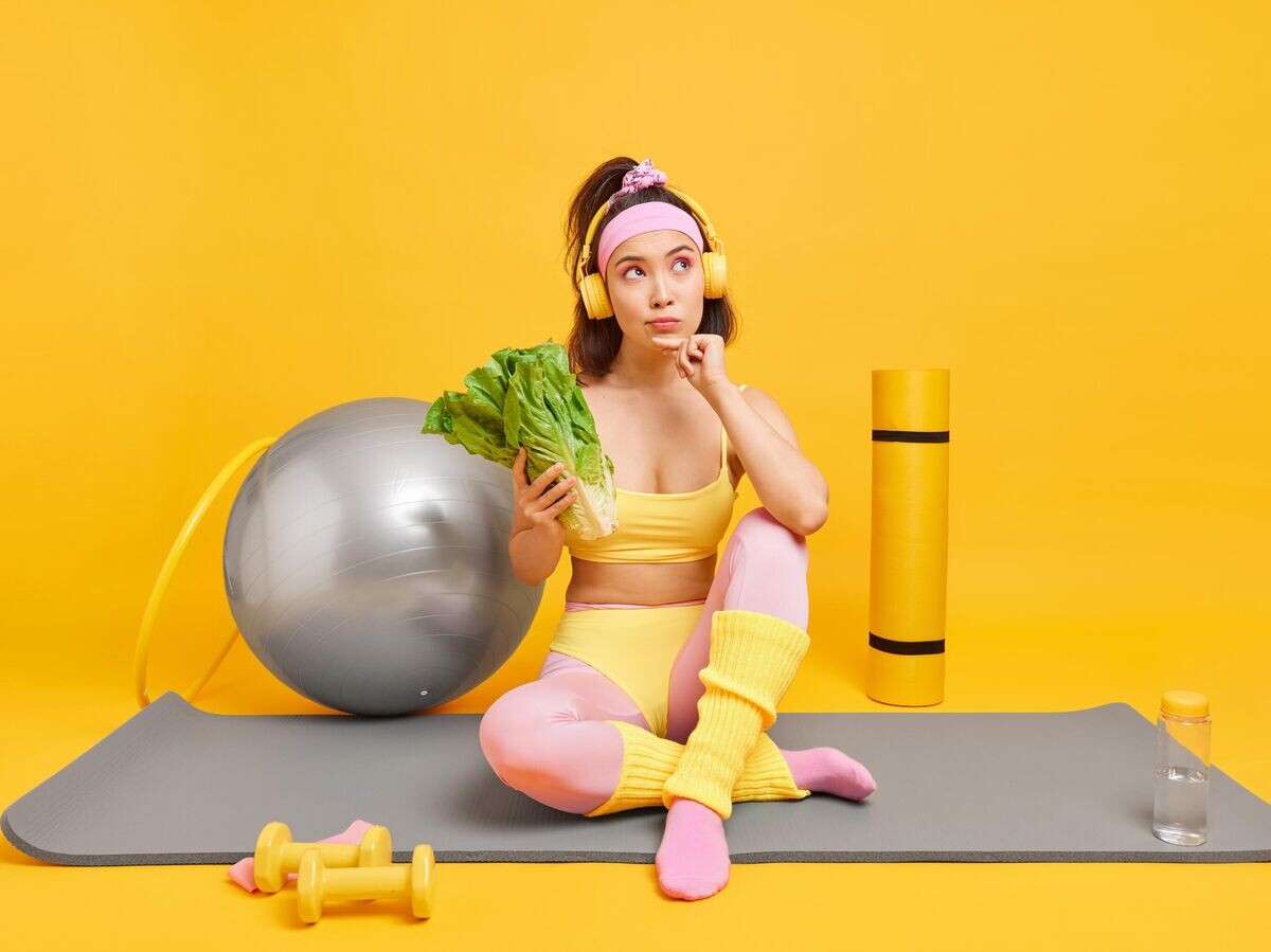    Зарядка для похудения© Фото : freepik / wayhomestudio