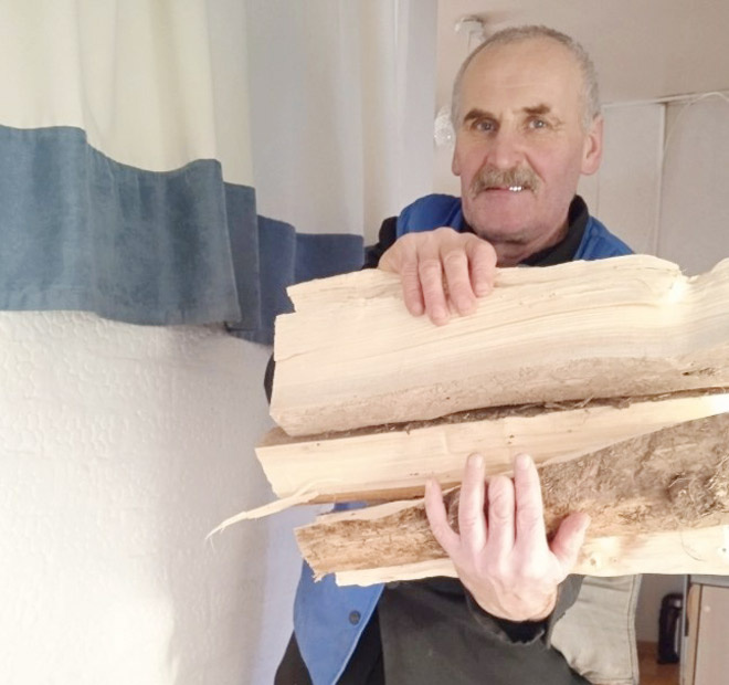 Житель Бырмы Василий Николаевич Мальгинов надеется благоустроить свой дом, провести газовое отопление