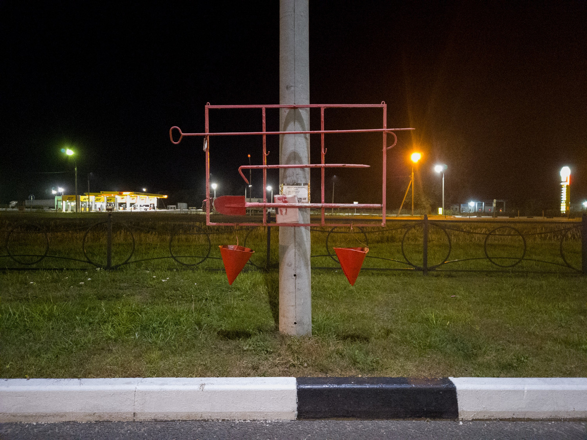 На заправке уже на территории России. До Байкала чуть меньше 6000 км.