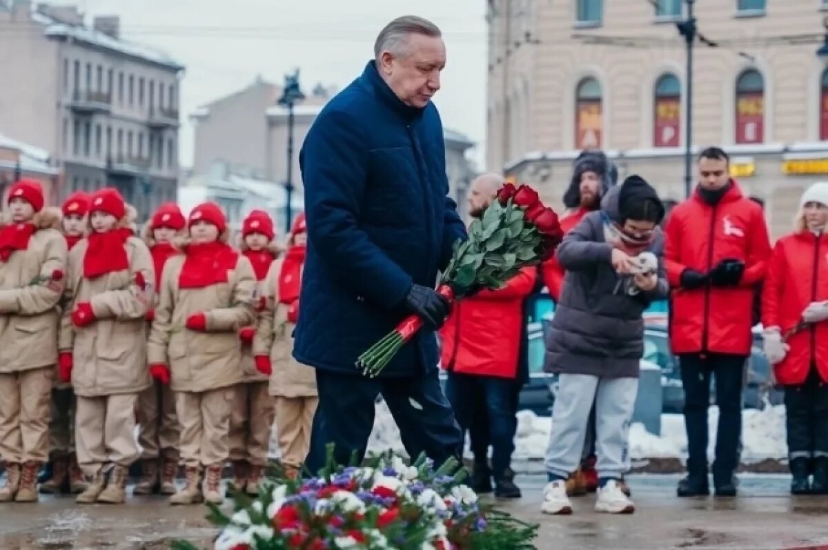    Александр Беглов возложил цветы к обелиску «Городу-Герою Ленинграду»