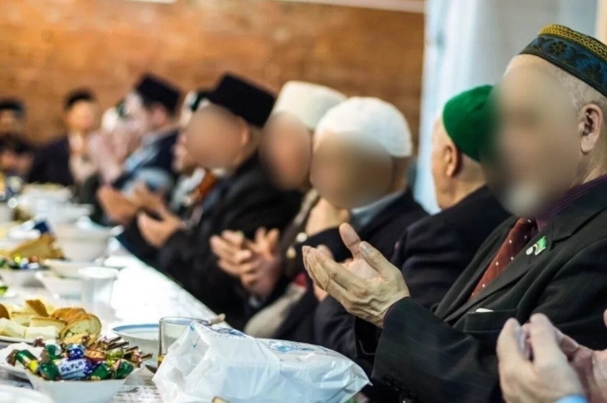    Цветы усопшему не помогут.