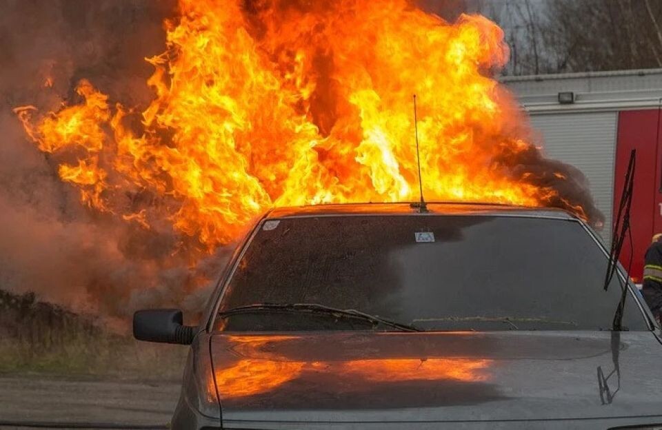    Горящий автомобиль. Источник: иллюстративное фото/pixabay.com