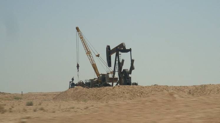    Michael-Ann Cerniglia/flicr.com Нефтяной насос в сирийской пустыне