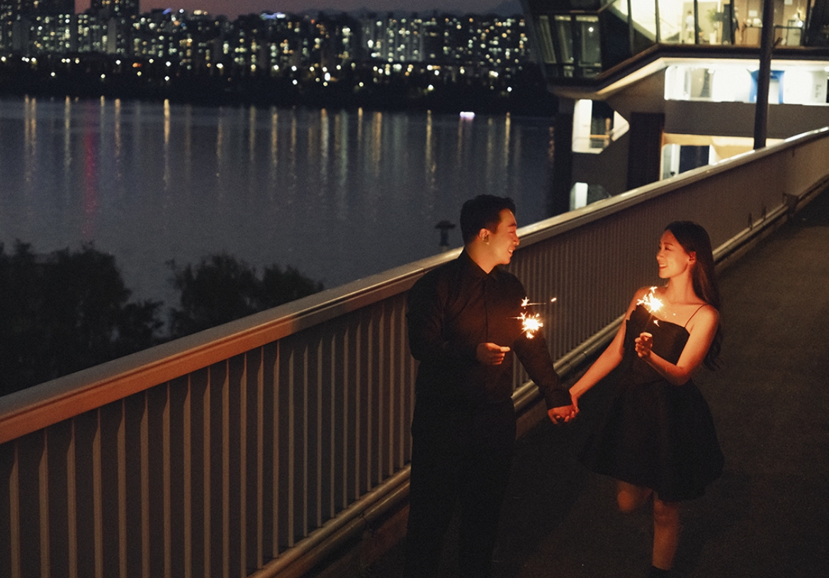 Свидание корейской пары