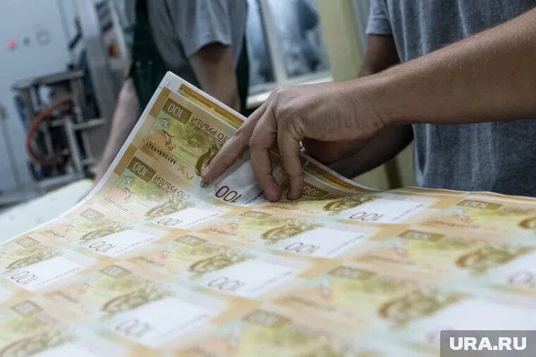 Рубль укрепился после ноябрьского обвала, но остается под давлением, отмечает Евгений Надоршин. Фото: Владимир Андреев © URA.RU