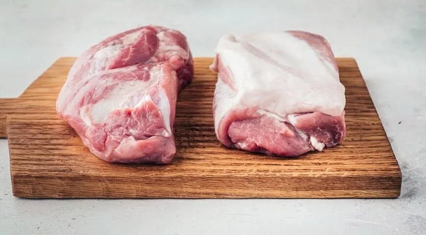   Чаще всего для буженины покупают окорок — заднюю часть свиной туши