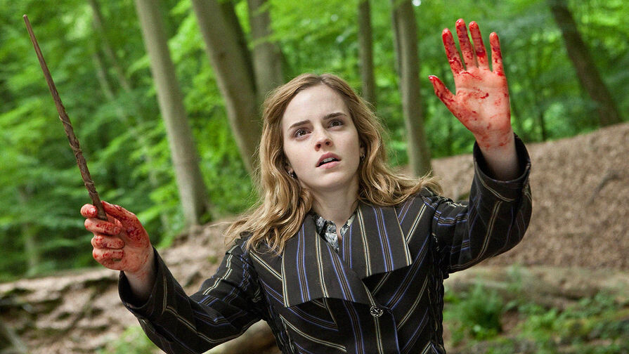 Эмма Уотсон в фильме «Гарри Поттер и Дары Смерти. Часть 1» (2010) / Warner Bros./Planet Photos/Global Look Press   📷