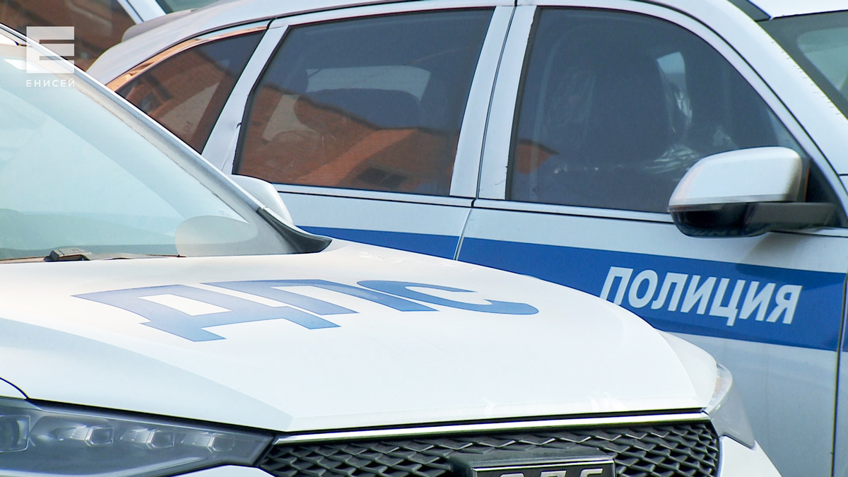     В Красноярске автомобилист без прав сбил троих пешеходов на зебре и скрылся