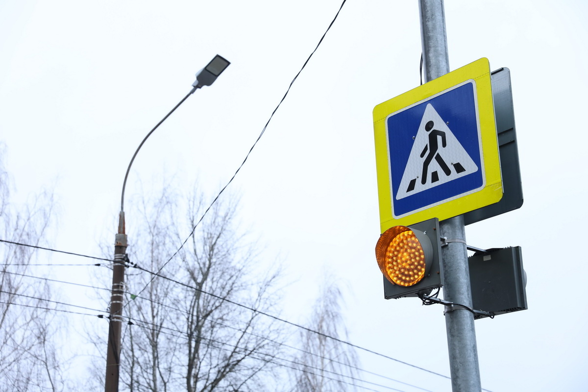    Участкам дорог, ведущим к школам и детским садам, уделяется особое внимание