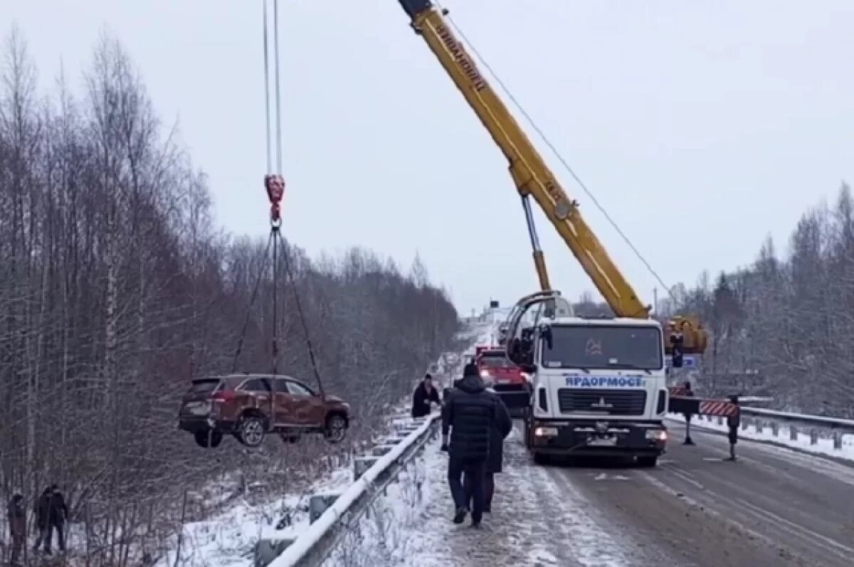    Трое детей и женщина-водитель пострадали в ДТП в Ярославской области