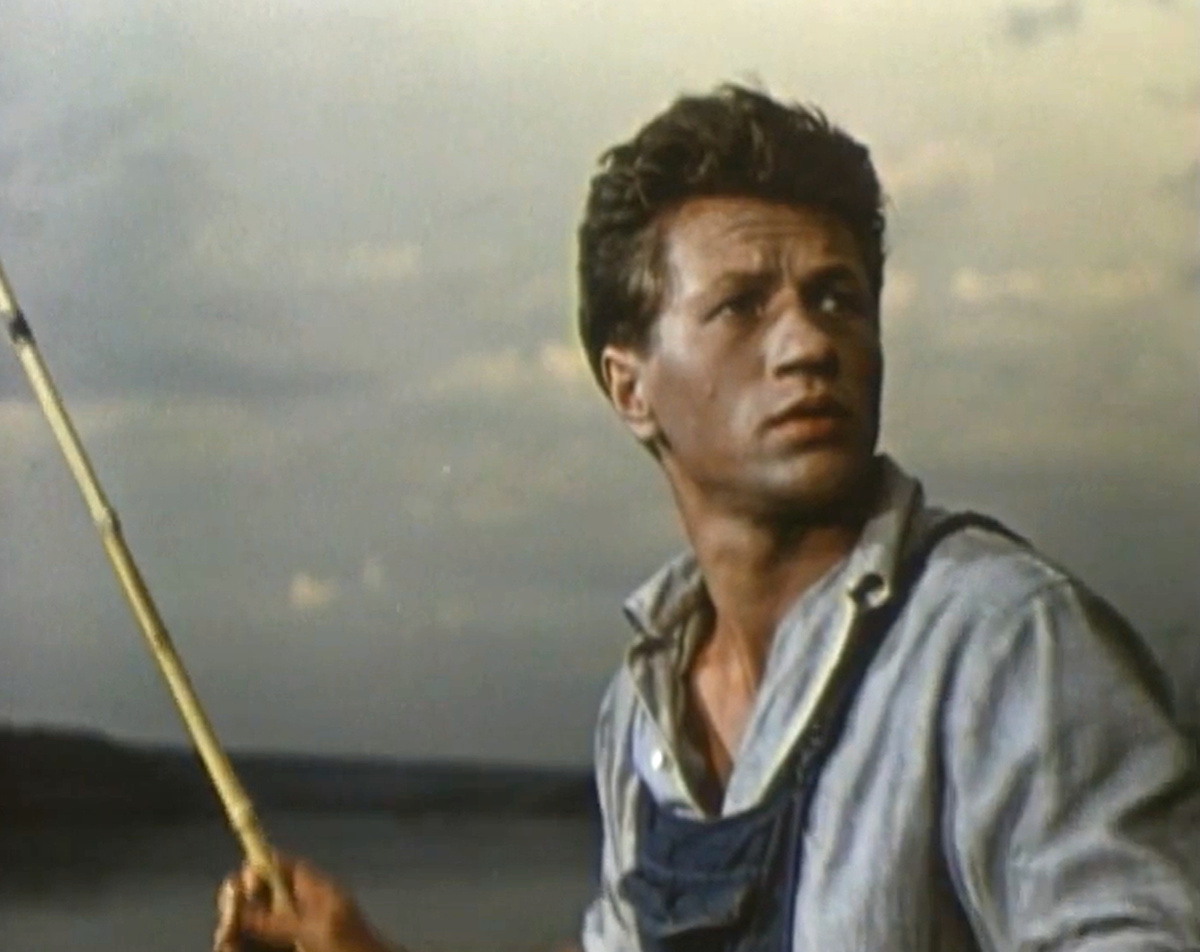 Кадр из кинофильма "Ссора в Лукашах", 1959 г., режиссер Максим Руф, сценарист Виктор Курочкин, композитор Валентин Левашов (скриншот) 