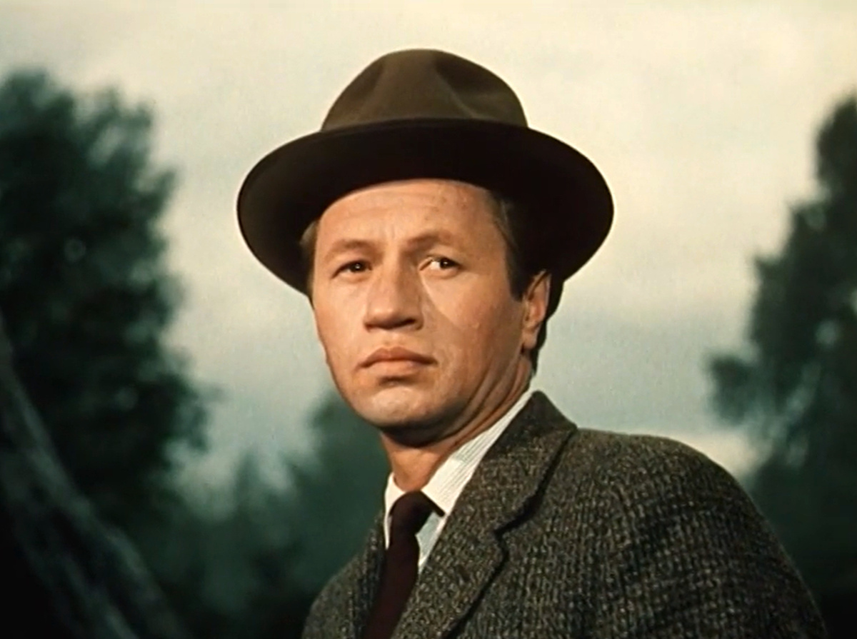 Кадр из кинофильма "Зайчик", 1964 г., режиссер Леонид Быков, сценаристы Михаил Гиндин, Ким Рыжов, Генрих Рябкин, композитор Андрей Петров (скриншот) 