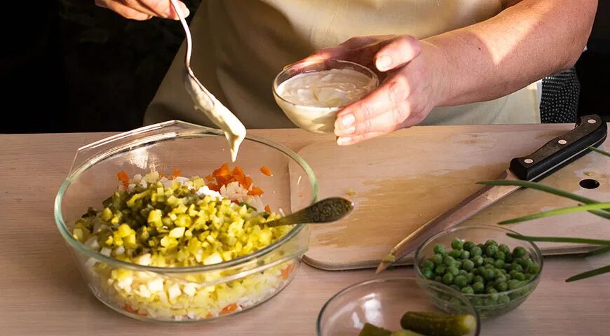   Сколько хранится салат оливье в холодильнике (Shutterstock/FOTODOM)