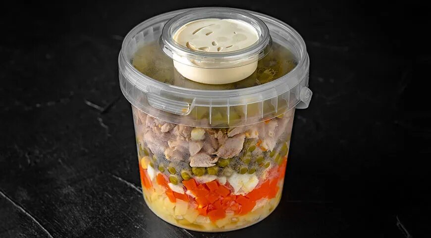   Сколько хранится салат оливье в холодильнике (Shutterstock/FOTODOM)