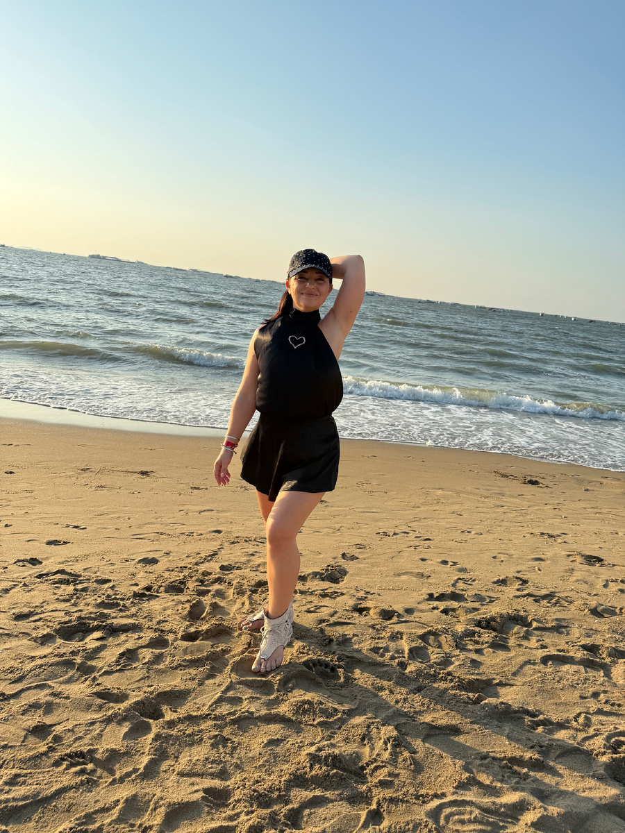 Городской пляж - это все же не про купание. 