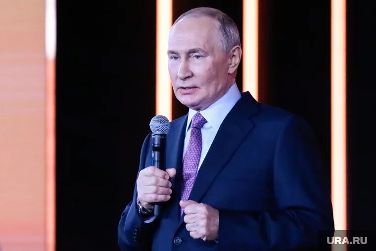 Задать вопрос Владимиру Путину можно через мобильное приложение, СМС или сайт. Фото: Роман Наумов © URA.RU