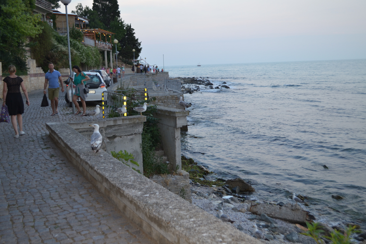 Улочки Старого Несебра граничат с морем