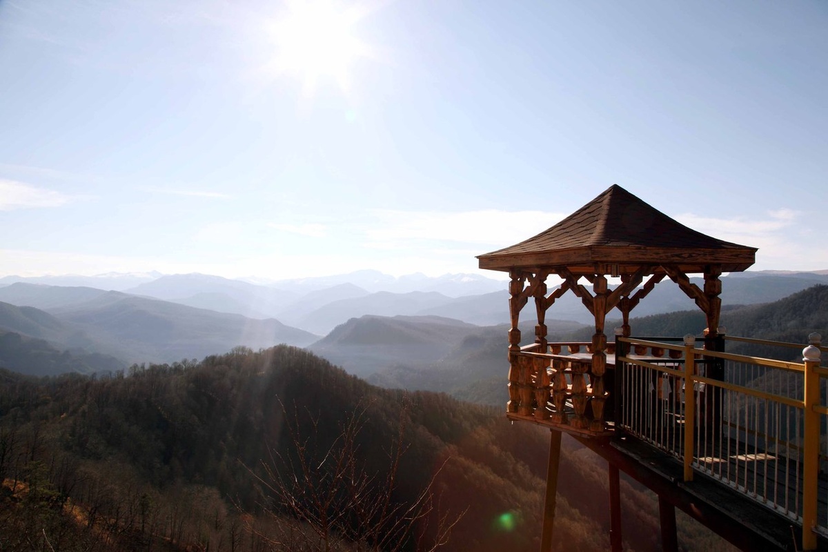 "Парящая" беседка. Плато Лаго-Наки