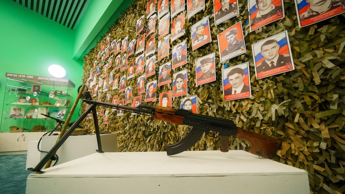   В столице Югры открыли патриотическую выставку «Герои навсегда»