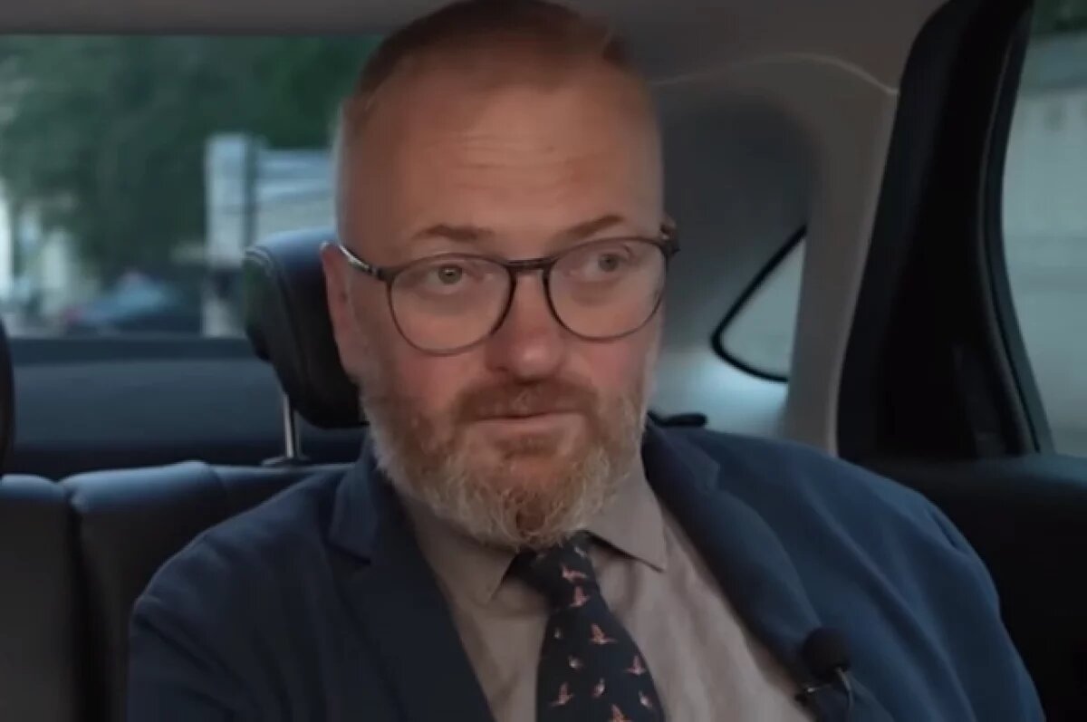    Милонов поддержал учителя, который задал детям представить себя Муму